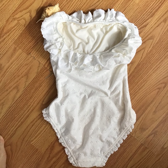 Lace eyelet Ruffle onesie - Picture 4 of 4